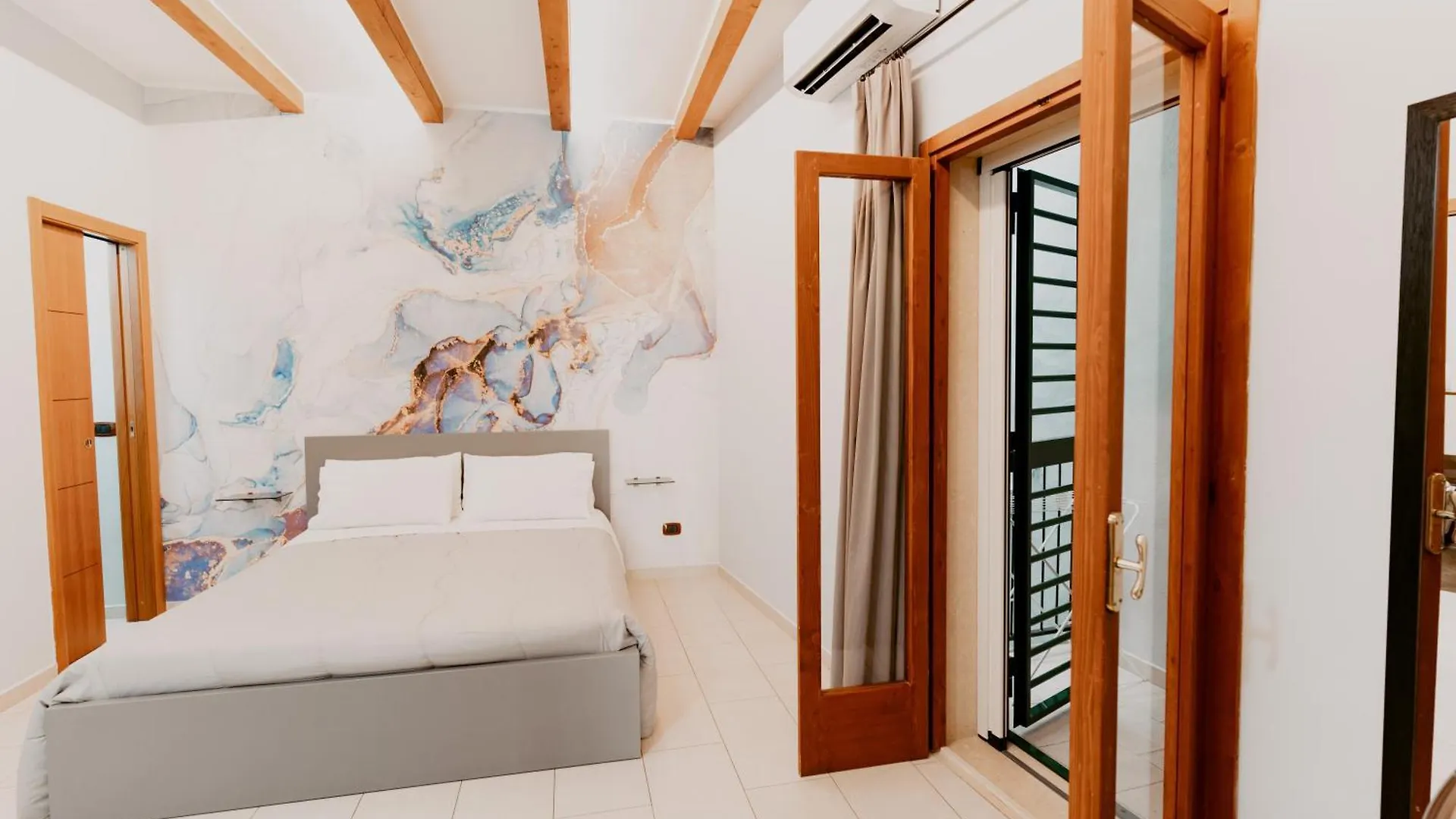 Dimora L'Etual Bed & Breakfast Bari 0*,  Italy