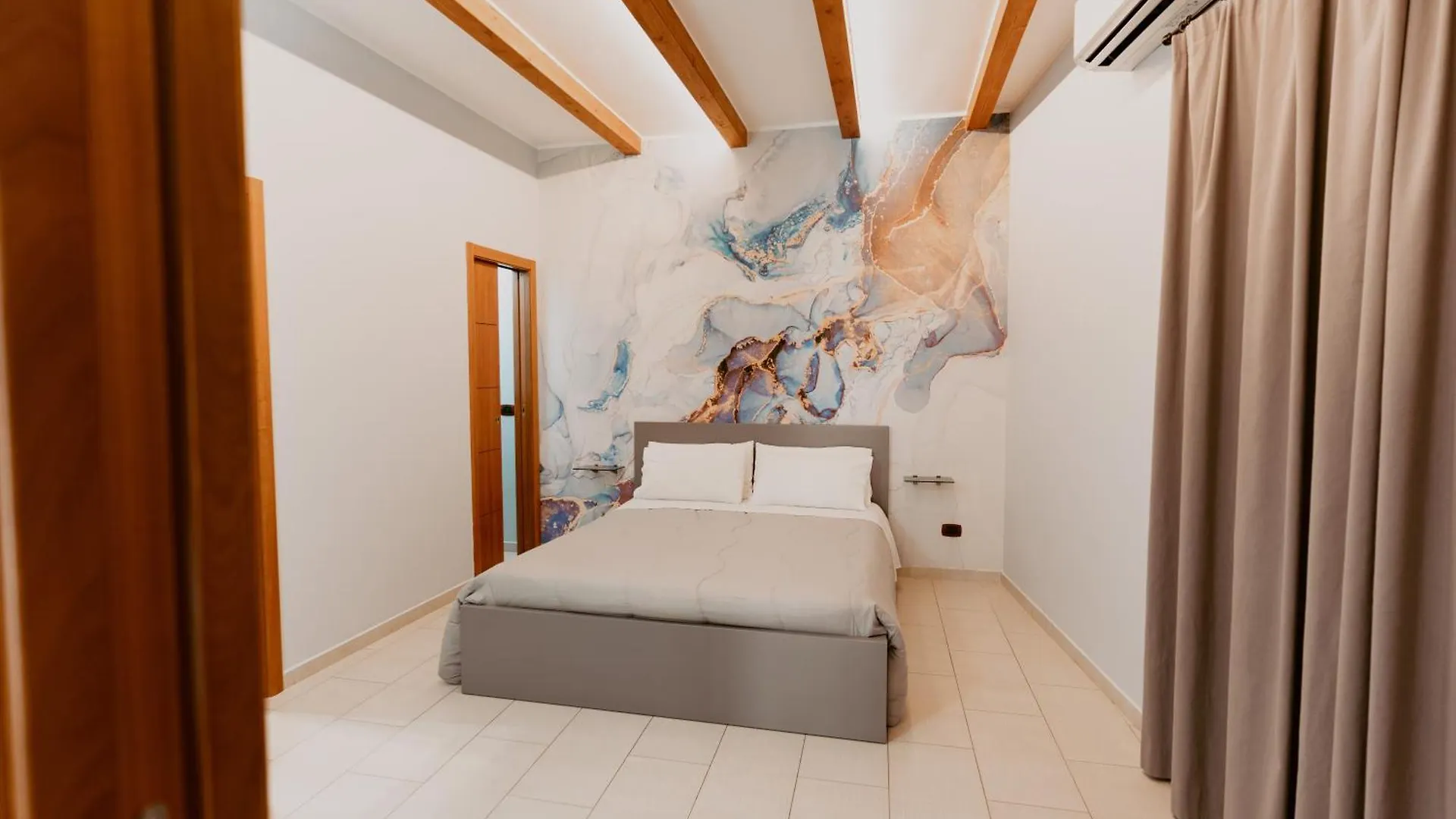 Dimora L'Etual Bed & Breakfast Bari 0*,  Italia